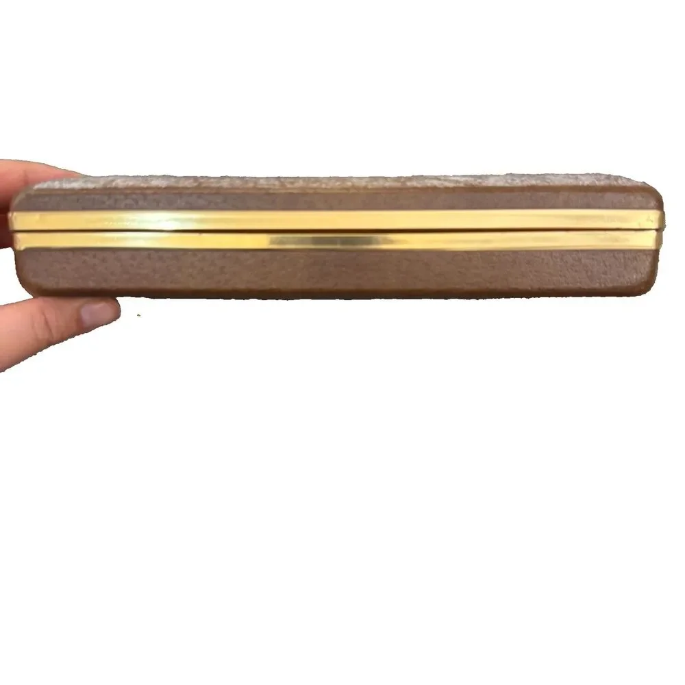 Vintage Retro Brown Clamshell Pattern 10